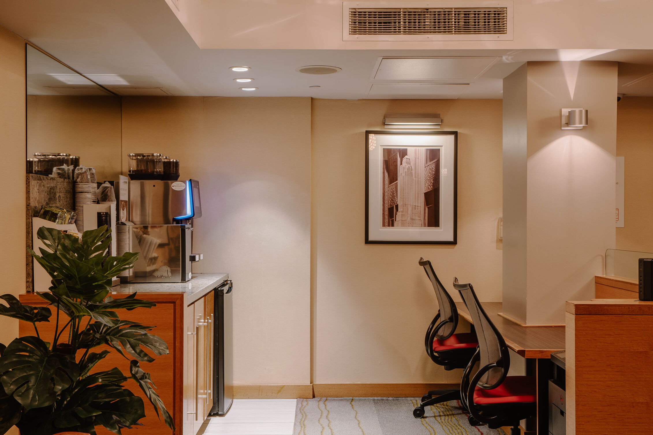 Lounge and Business Center 
